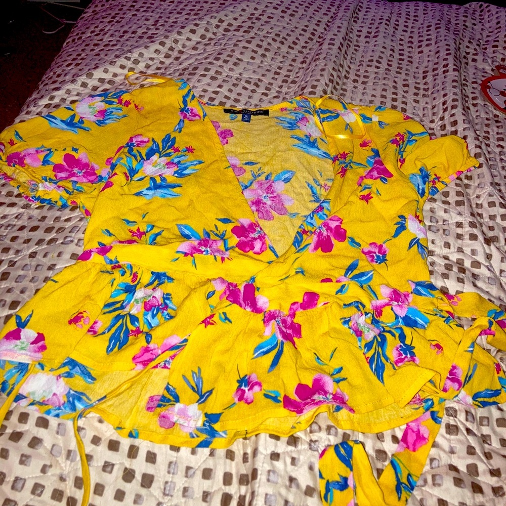 yellow floral tie top!